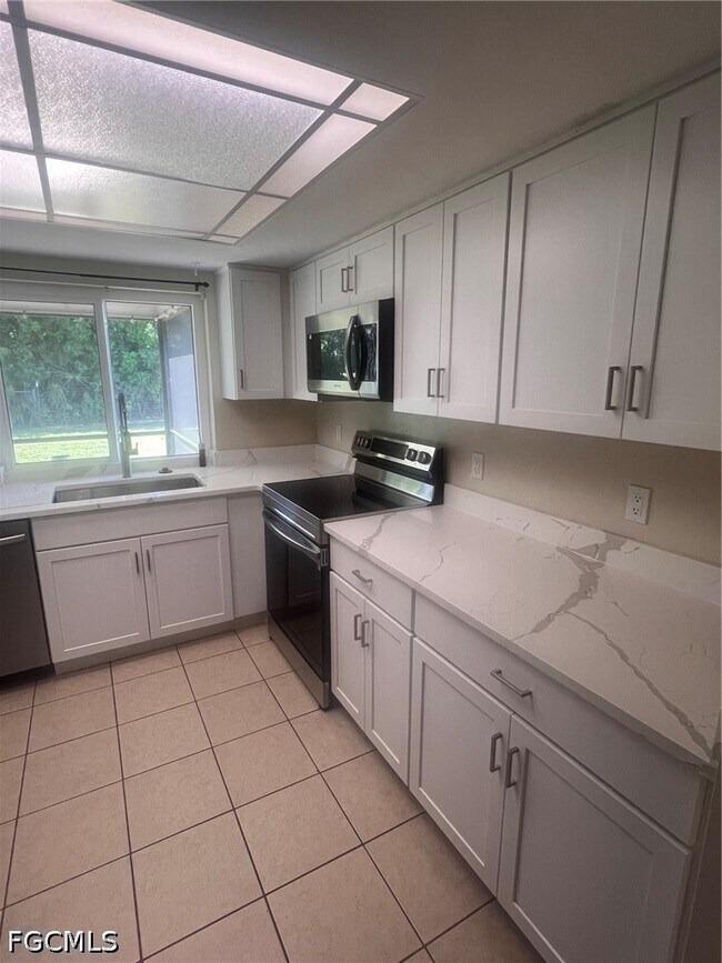 Foto del edificio - 1015 SE 25th Terrace