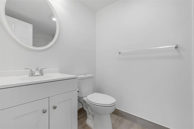 Building Photo - 2501 Riverside Dr