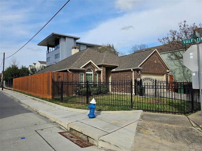 Foto del edificio - 1018 Andrews St
