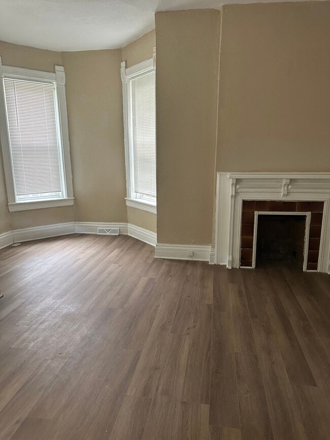 Building Photo - 814 Elmwood Ave