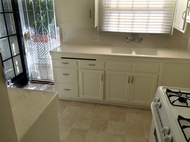 Building Photo - 4265 Coldwater Canyon Ave