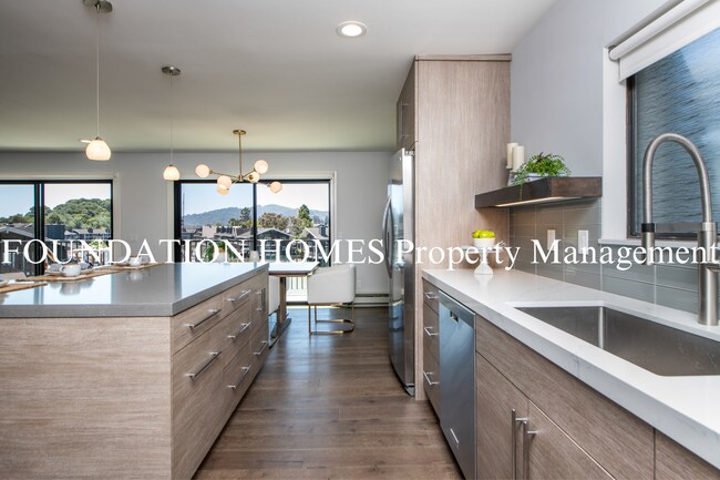 Foto del edificio - Top Floor 2BD/2BA Waterfront Luxury in Greenwood Cove!  Pool!  Parking!  FOUNDATION
