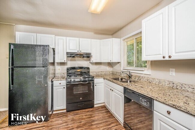 Building Photo - 129 Briar Grove Dr