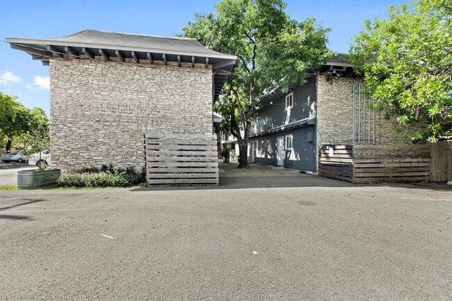 Building Photo - 2301 Ohlen Rd