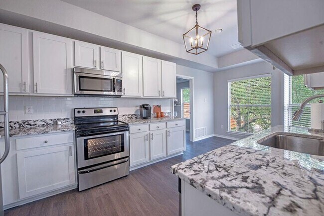 Foto del edificio - 2716 Barton Creek Blvd