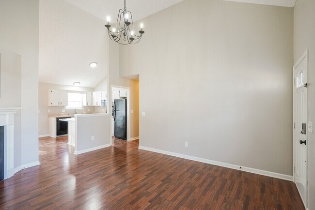 Building Photo - 706 Veneta View Dr