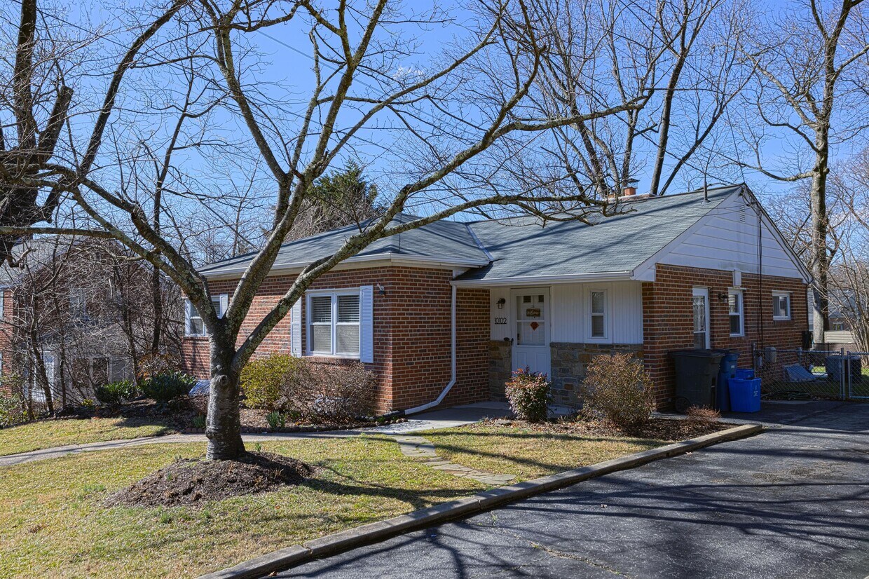 Primary Photo - 10102 Quinby St