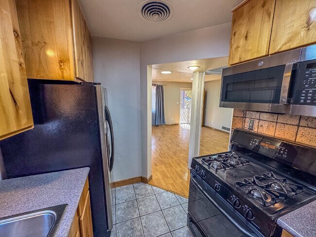 Foto del edificio - 1309 E Elm St