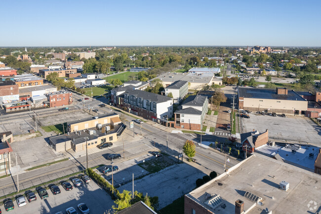 Foto aérea - New Channey Flats Town Homes