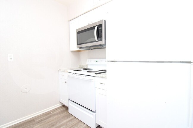 Foto del edificio - 2201 W Belmont Ave