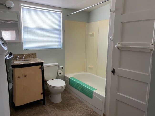 Foto del edificio - 400 S Yale St