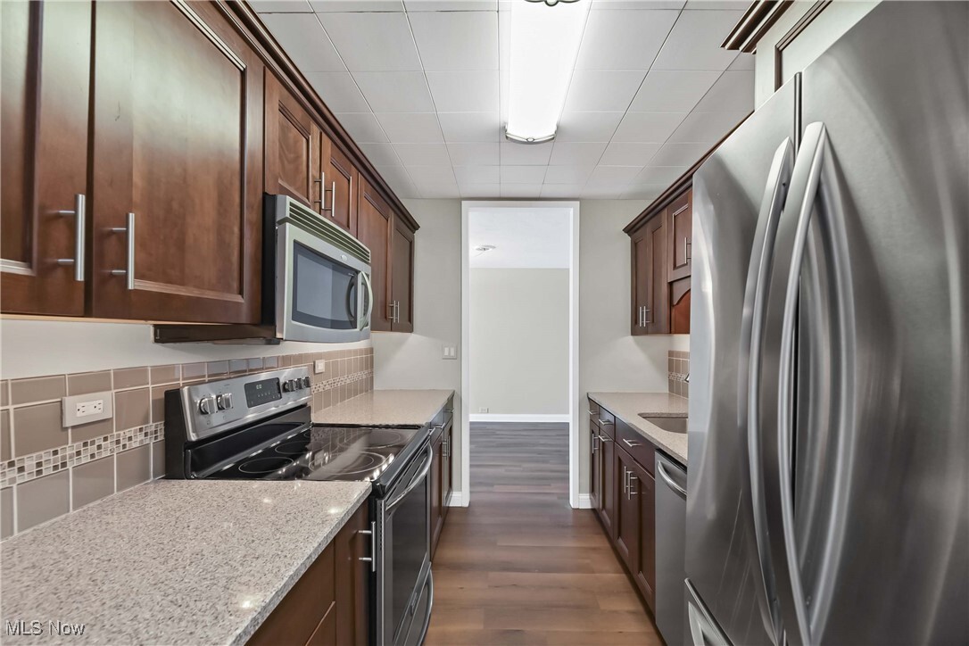 12700 Lake Ave Cleveland, OH 44107 – photo 3