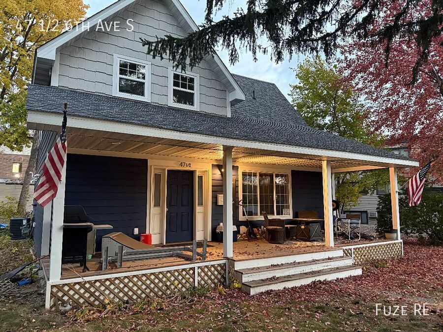 Primary Photo - 47 1/2 6th Ave S-
