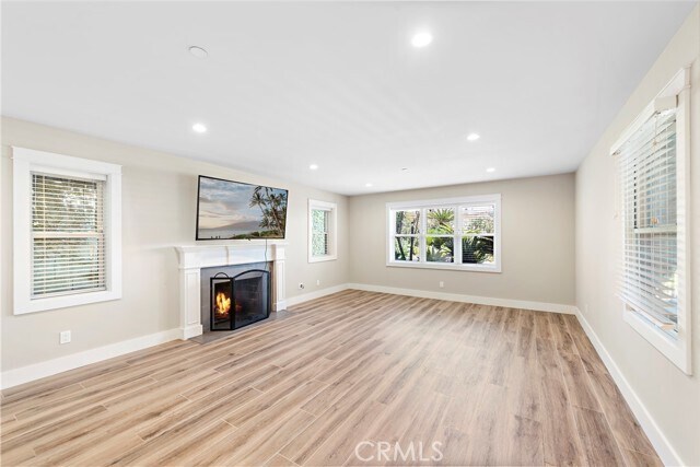 Foto del edificio - 826 Cliff Dr