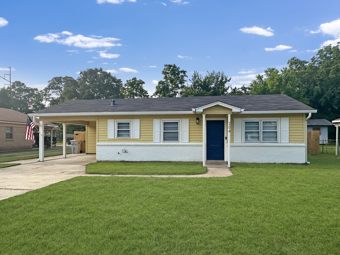 Welcome to The Parker - 204 Dianne St