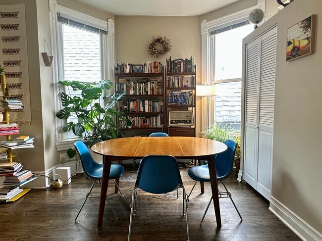 Foto del edificio - 2119 W Potomac Ave