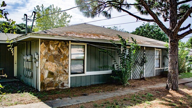 Building Photo - 3361 Green Briar Cir