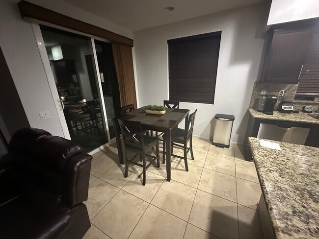 Foto del edificio - 315 Royal Gln