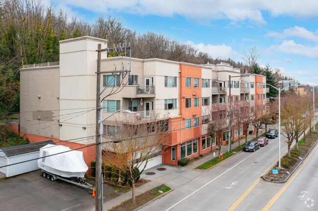 Building Photo - Verge Condos