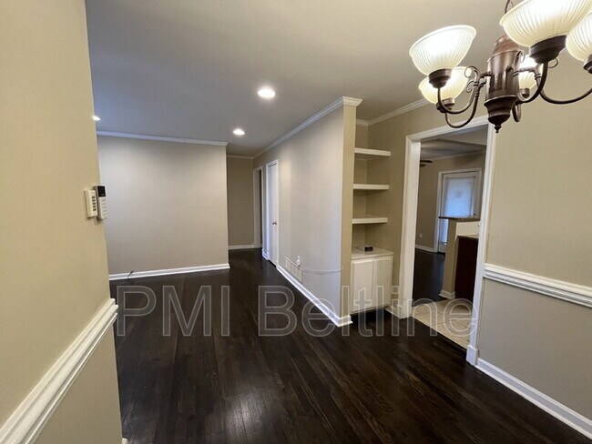 Foto del edificio - 3217 McAfee Rd