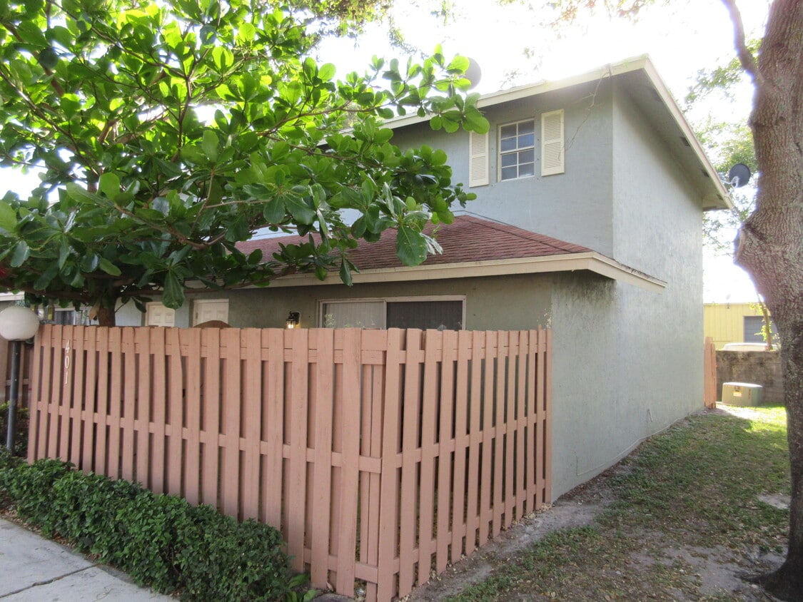 Foto principal - 401 Cypress Wy