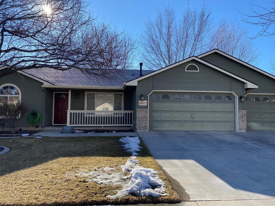 Primary Photo - 4401 S Pinerest Way