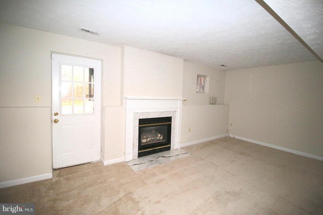Primary Photo - 1104 Kings Crest Dr