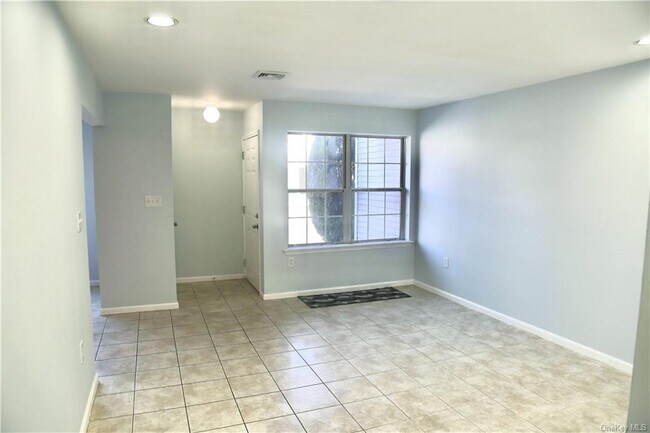 Building Photo - 20 Jimal Dr