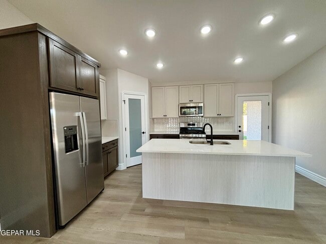 Building Photo - 2633 Dunoon Dr