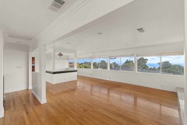 Foto del edificio - 7206 Crest Rd