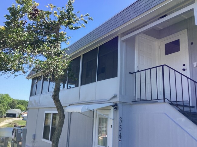 Building Photo - 356 1st Ave N