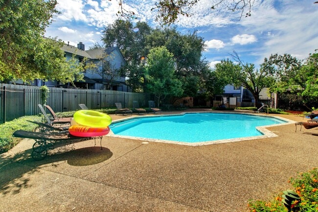 Foto del edificio - 1411 Gracy Farms Ln