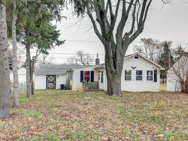 Building Photo - Spacious Family Home Near Schools and Parks in Rock Falls