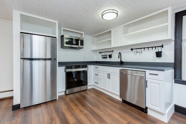 Kitchen - 7 Court St