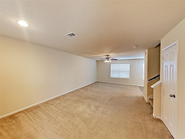 Building Photo - 9945 Swallow Dr
