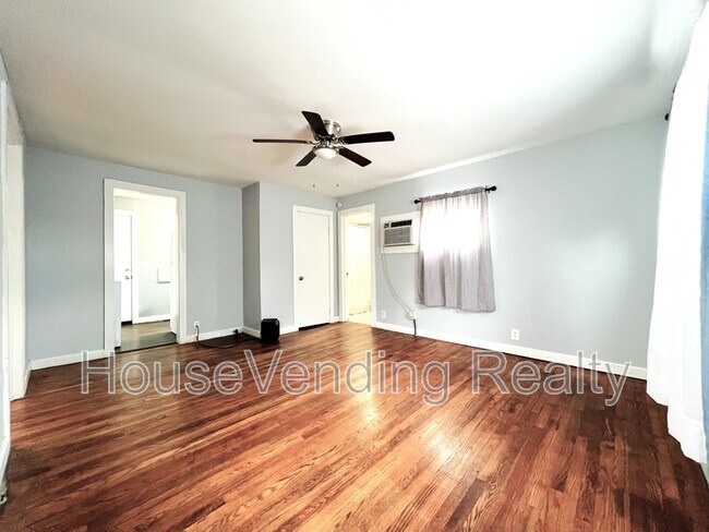 Foto del edificio - 214 Wright Rd