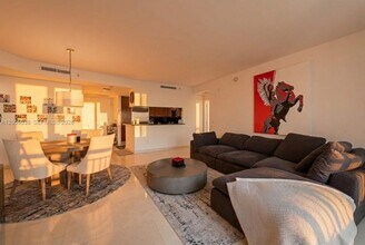 Building Photo - 901 Brickell Key Blvd