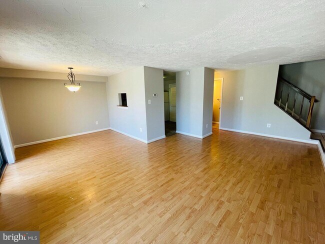 Building Photo - 1005 Warwick Ct