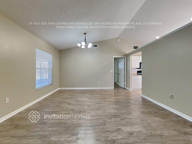 Foto del edificio - 1318 Lake Idamere Blvd