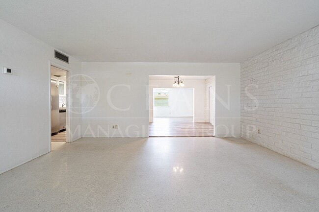 Building Photo - Beachside Ormond Beach Home