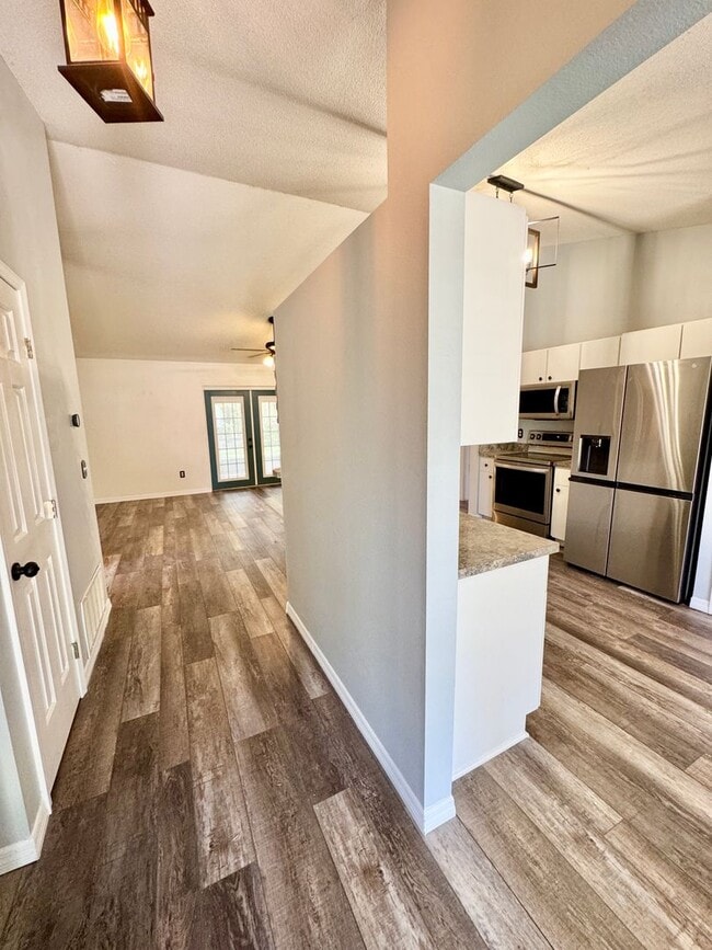 Building Photo - Spacious 3 Bedroom 2 Bath home, close to lake Minneola and Downtown Clermont