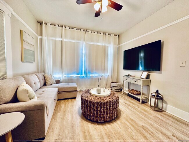 Foto del edificio - 1363 N Poplar Ave