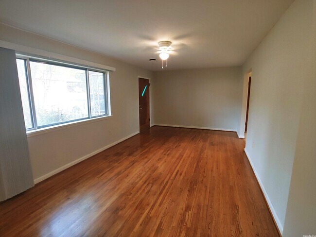 Building Photo - 6707 Stonecrest Dr