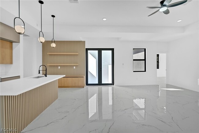 Building Photo - 5231 6th St W