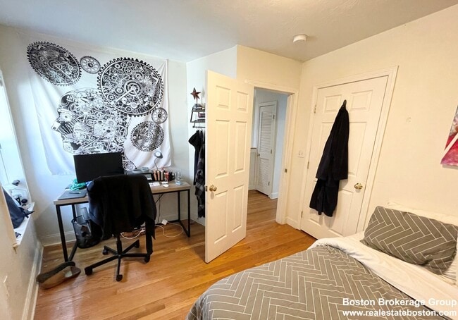 Building Photo - 147 Marcella St