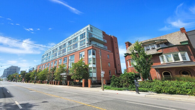 Building Photo - 50 Spadina Road