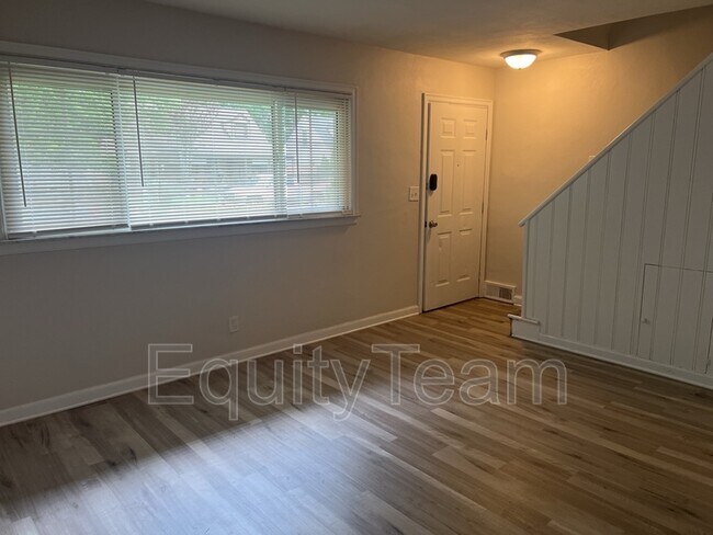 Foto del edificio - 1011 Blakley Dr