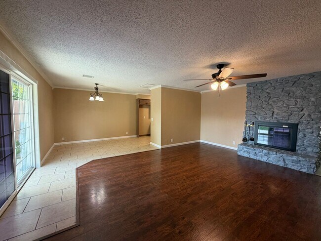 Foto del edificio - 3-bedroom, 2-bath rental in the heart of Tulsa, located in the highly desirable Union School Dist...