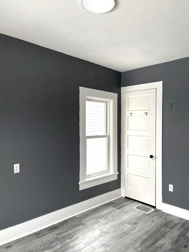 Foto del edificio - 313 E 7th St