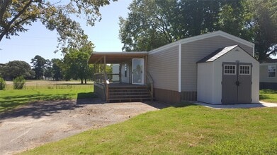 Building Photo - 104 Young St